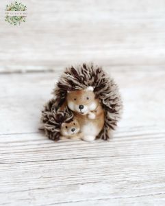 sitting hedgehogs decorative object (9 cm)