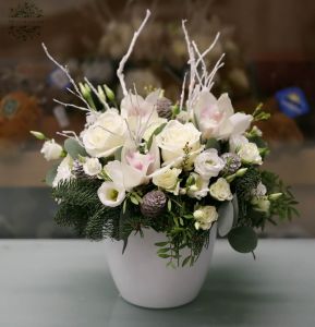 Fehér téli virágkehely orchideával (17 szál)