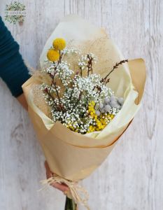 Small bouquet with flowers that drie well
