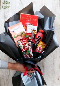 Chocolate bouquet with Prime drink