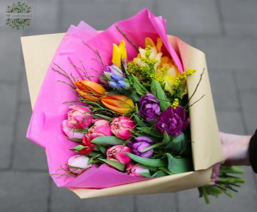 Bunter Strauß mit Tulpen (21 Stiele)
