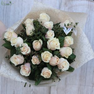 20 cream roses in a round bouquet