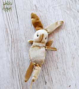 brauner Kaninchen an einer Stabe