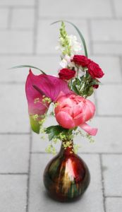 pink-red bouquet in a colorful vase