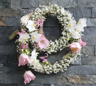 Modern karika menyasszonyi csokor (rezgő, tulipán, orchidea, fehér, rózsaszín)
