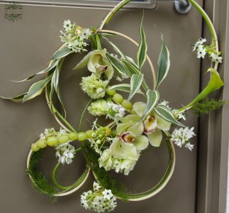 modern hoop bouquet with orchids (ornithogalum, calla, orchid, green)