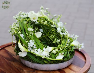 Urn decoration, urn wreath, sinking in water