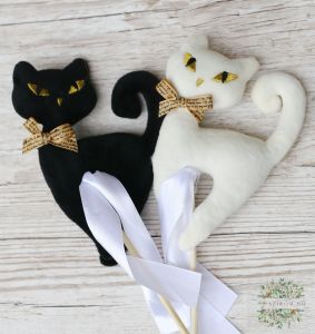 schwarzer oder weisser Kätzchen am Stiel (15cm)