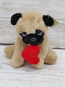 Mops mit Herz (15 cm)
