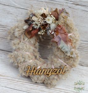 brown knocker on fluffy grass base (18cm)
