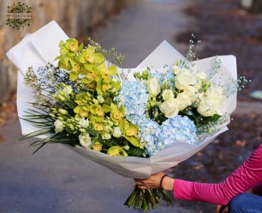 green-blue-white large moon-shaped bouquet