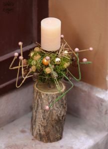 Kerzenständer auf einem Holzscheit mit moderner Verzierung (48 cm)