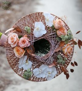 Bouquet in a rope bouquet holder with roses and phalaenopsis