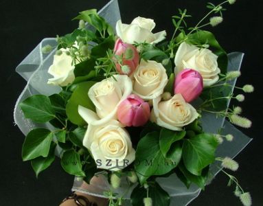 rózsaszín tulipán és krémszínű rózsa (10 szál)