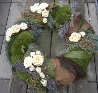 modern white rose wreath (40 cm)