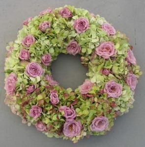 flower wreath made of hydrangea and purple roses (50cm)