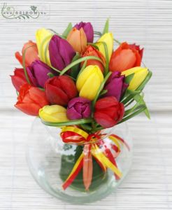 20 szál tulipán üveggömbben
