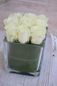 üvegkocka 9 fehér rózsával