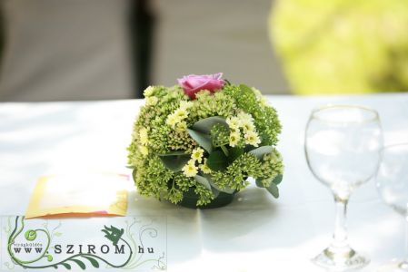 small balls (sedum, rose, pink, green), wedding