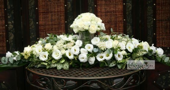 Main table centerpiece with white eustoma and roses, place bridal bouquet in center Hotel Normafa, wedding