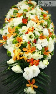 Main table centerpiece with orange orchids, Danubius Margitsziget (rose, eustoma, orchid, chrysanthemum), wedding