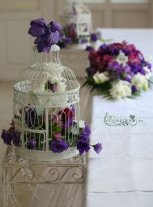 Főasztaldísz kalitka állványon, Malonyai Kastély (lila), esküvő