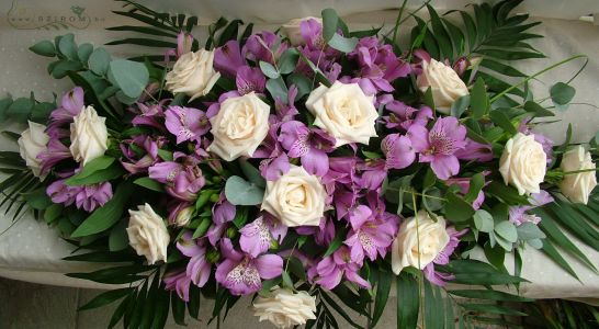 Main table centerpiece with roses and alstromeries (purple, cream), wedding