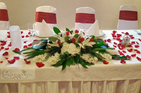 Main table centerpiece (hyacinths, lilies, hydrangeas, tulips, red, white),  Óbuda Museum, wedding