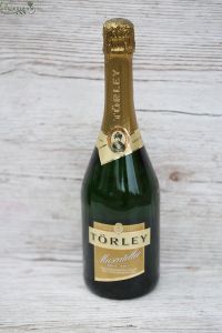 A bottle of Törley champagne Muscateller 0,75l, deux