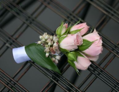 Boutonniere of spray roses (pink)
