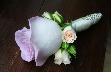 Vőlegény kitűző bokros rózsából, rózsából (lila, barack, fehér)