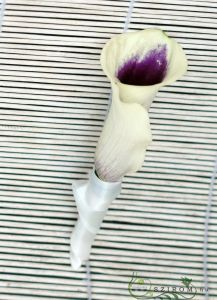 Boutonniere of calla (white, purple)