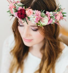 hair wreath made of spray roses, wax, eryngium (pink, red, white)