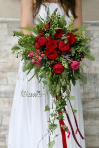 Bridal bouquet rustic romantic teardrop (English rose, rose, bushy rose, hypericum, red, pink)