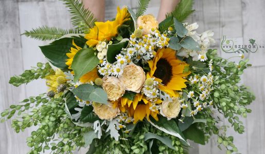 Bridal bouquet rustic oval with sundlowers (chamomile, brunia, matricaria, sunflower, alstromelia, rose, yellow, peach)