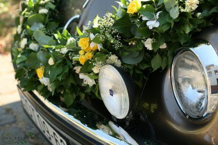 flower arrangement garland for car (spray roses, spray carnation, alstromerias, peach, white, yellow)