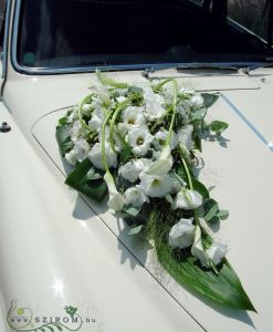 Corner car flower arrangement with lisianthus, statice and cala (white)