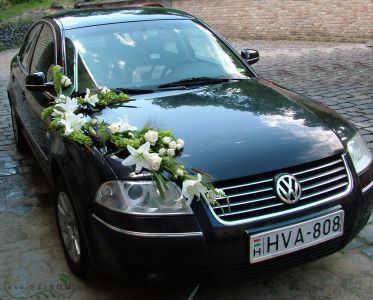 car flower arrangement garland (white, cream, purple)