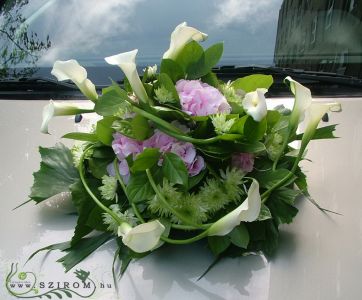 round car flower arrangement with hydrangeas and callas (pink, white, green, chrysanthemum)
