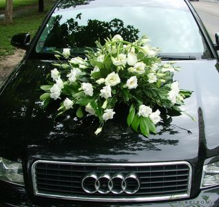round car flower arrangement with lisianthus (white)