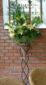 standing flower arrangement with lilies, Robinson restaurant, wedding
