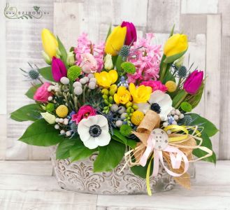 Sunny spring flower arrangement (27 stems)