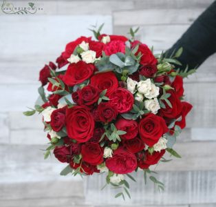 Menyasszonyi csokor angol rózsával, vörös rózsával