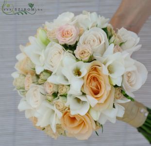 Bridal bouquet with peach roses, spray roses, freesias (white, peach)