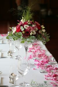 Cocktail glass wedding table decoration, Four Seasons Hotel Gresham Palace Budapest (liziantus, rose, orchid, pink, burgundy)