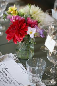 Centerpiece with flowers in jars, 1set - 2db, Kiosk restaurant Budapest (hydrangea, dahlia, meadow flowers, pink), wedding
