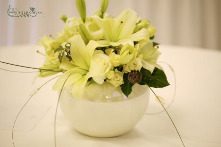 Lily centerpiece, Corinthia Hotel Budapest (lisianthus, Asiatic lilies, cream), wedding