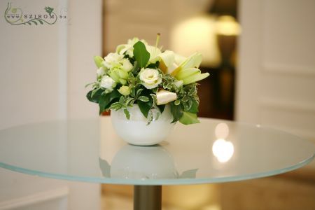 Lily centerpiece, Corinthia Hotel Budapest (lisianthus, Asiatic lilies, cream), wedding