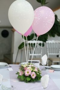 Centerpiece with balloons Pázmány University, Makovecz dome, (pink, white), wedding