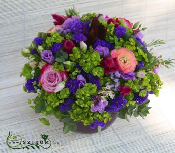 Asztaldísz mezei zöldekkel (lila, barack, korall), esküvő